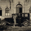 Žydų pora prie buvusios „Artilerijos“ stoties, Tarpukariu virtusios sanatorijos dalimi Ghetto Fighters House Archives nuotrauka